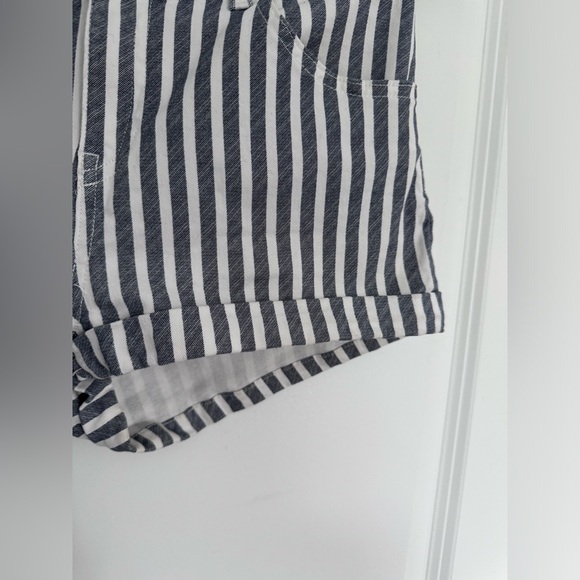 Stripped shorts soft material size 4 H&M like boxer shorts style - Picture 7 of 9
